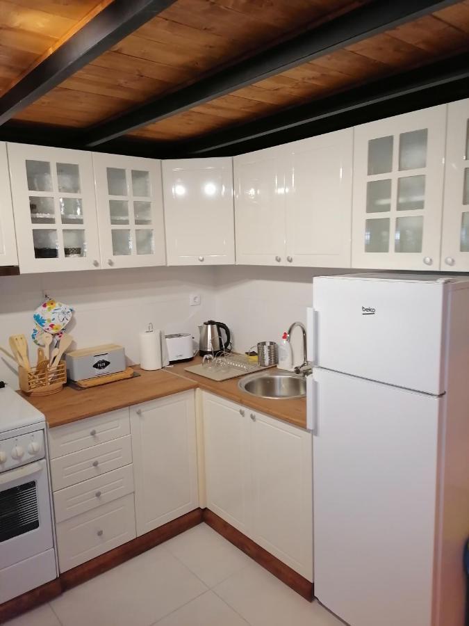 Apartman Stimac Petrovaradin Exteriör bild
