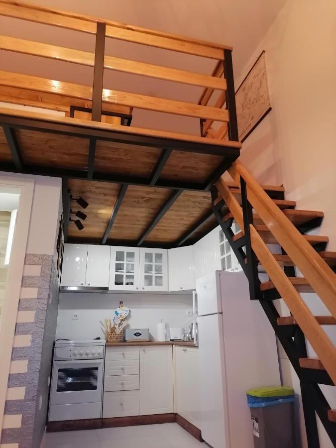 Apartman Stimac Petrovaradin Exteriör bild