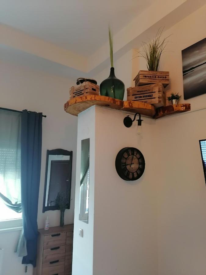 Apartman Stimac Petrovaradin Exteriör bild